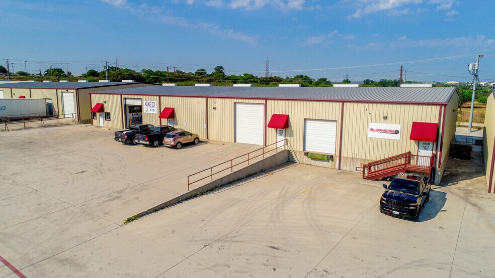 More Photos Of 3943 S Interstate 35, New Braunfels Unknown For Lease