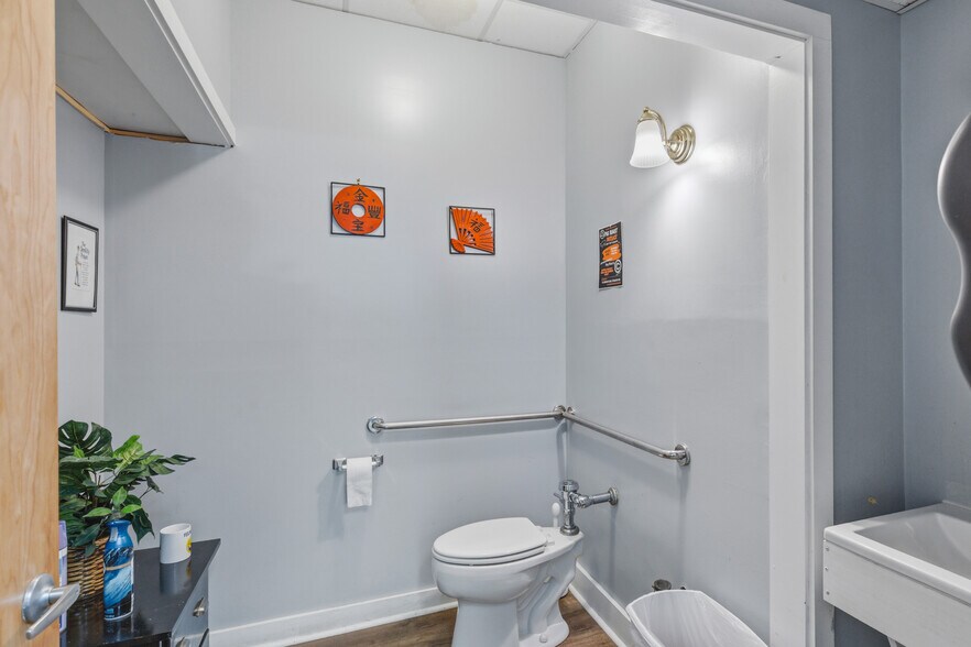 More Photos Of 36 Carpenter Street St, Keene Office For Sale