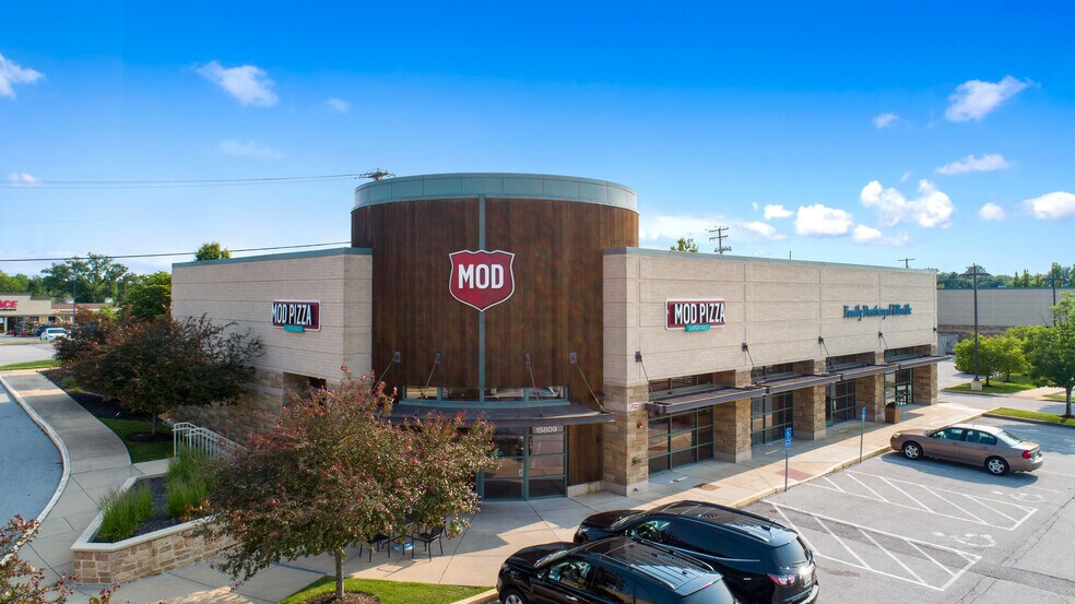 More Photos Of 15809-15817 Fountain Plaza Dr, Chesterfield General Retail For Lease