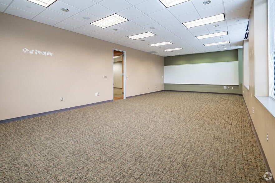 More Photos Of 18615 Tuscany Stone, San Antonio Office For Lease