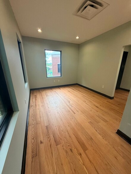 More Photos Of 106 Mission Ct, Franklin Office For Lease