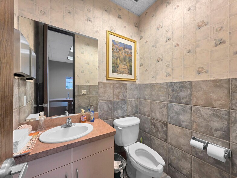 More Photos Of 6429 Fairmont Pky, Pasadena Office For Sale