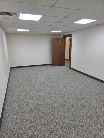 More Photos Of 822 Broad St, Beloit Office Residential For Lease