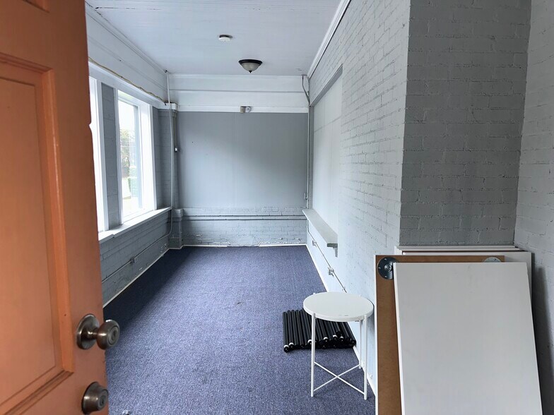 More Photos Of 981 Martin Luther King Jr Dr, Atlanta Office Residential For Lease