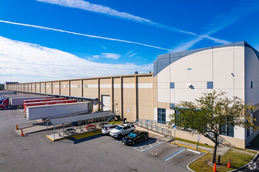 More Photos Of 4409-4443 Madison Industrial Ln, Tampa Warehouse For Lease