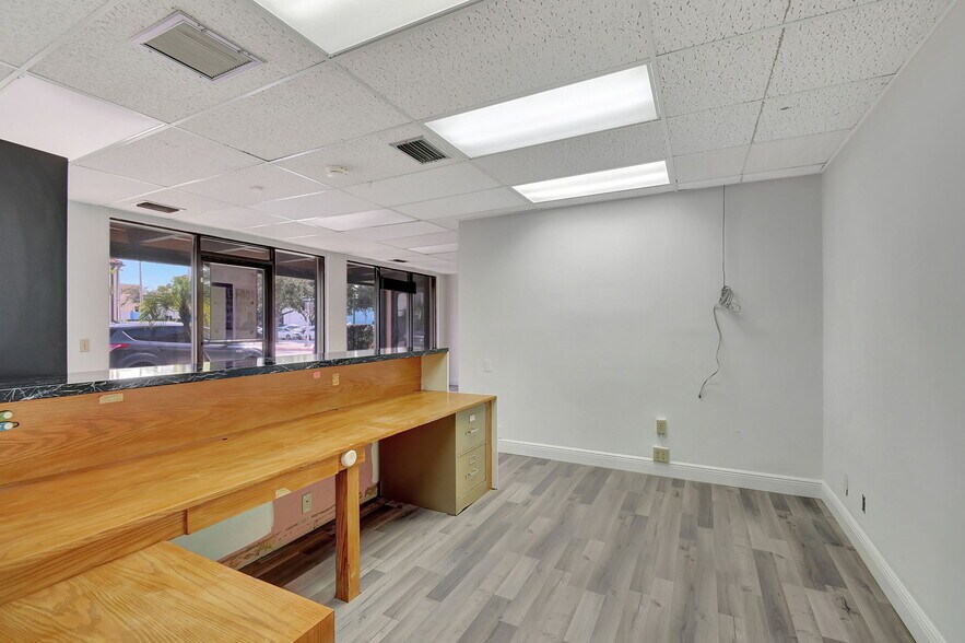 More Photos Of 101 N J St, Lake Worth Office For Lease