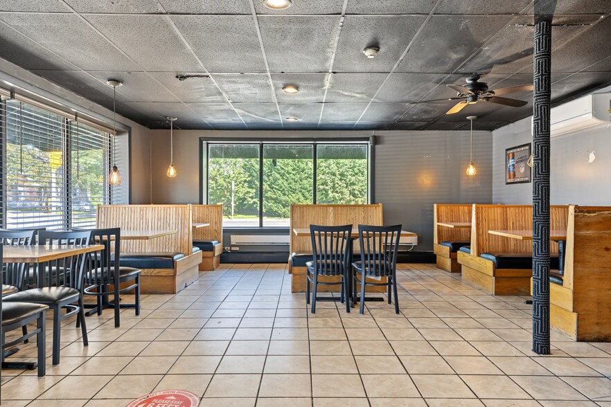 More Photos Of 1690 W Shore Rd, Warwick Storefront Retail Residential For Lease