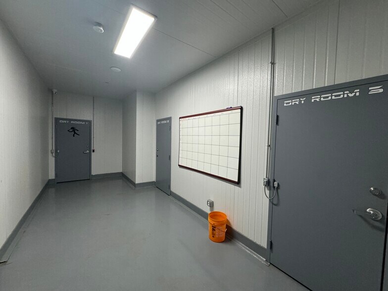 More Photos Of 13042 Bradley Ave, Sylmar Warehouse For Sale