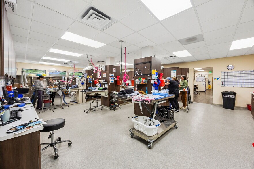 More Photos Of 22014 7th Ave S, Des Moines Medical For Sale