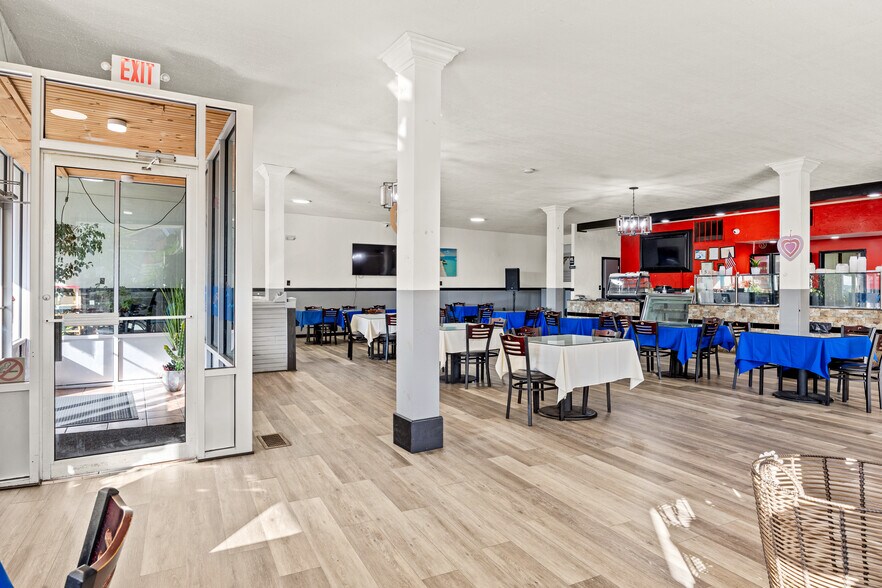 More Photos Of 161-163 High St, Holyoke Restaurant For Sale