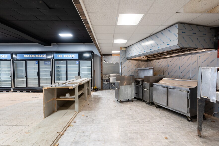 More Photos Of 392 Lyell Ave, Rochester Bar For Sale