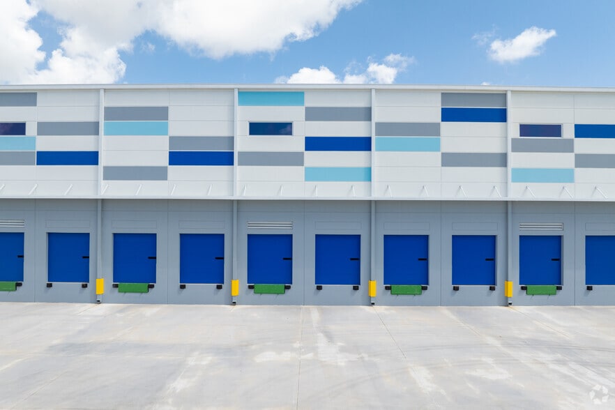 More Photos Of 2260 NW 27th Ave, Miami Refrigeration Cold Storage For Lease