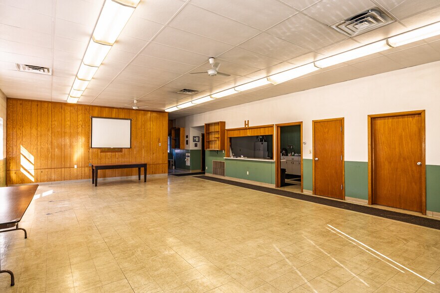 More Photos Of N5105 Leonard N, West Salem Flex For Sale