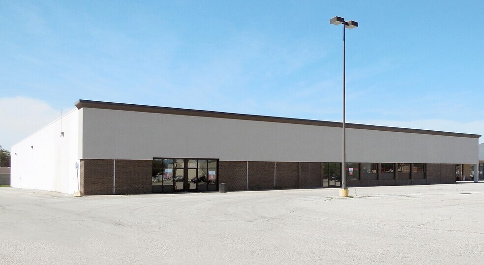 More Photos Of 2906-2992 Center Ave, Essexville Unknown For Lease