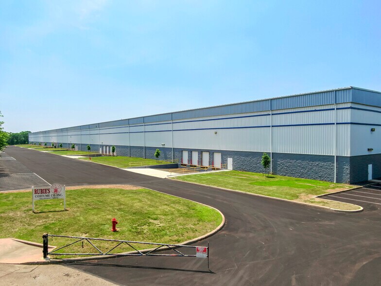 More Photos Of 145 Candlewood Rd, Bay Shore Warehouse For Lease