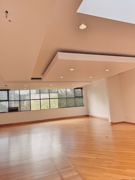 More Photos Of 1507-1509 S Michigan Ave, Chicago General Retail For Sale