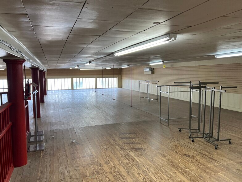 More Photos Of 110 E Chambers St, Cleburne General Retail For Sale