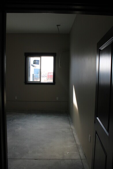 More Photos Of 61 W 465 N, Blackfoot Light Manufacturing For Lease