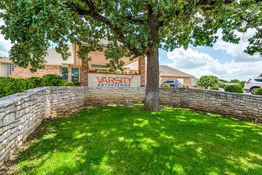 More Photos Of 501 W Harwood Rd, Hurst Medical For Lease