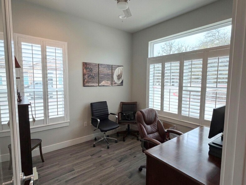 More Photos Of 3309 Forest Creek Dr, Round Rock Office For Sale