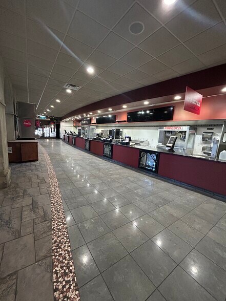 More Photos Of 14401 Burnhaven Dr, Burnsville Movie Theatre For Lease