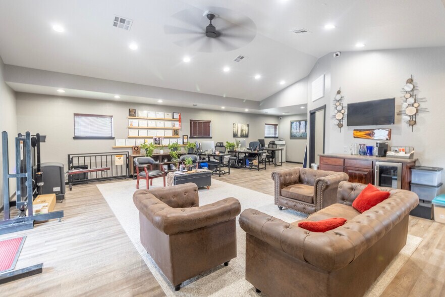 More Photos Of 2320 Beverly Hills St, Norman Warehouse For Sale