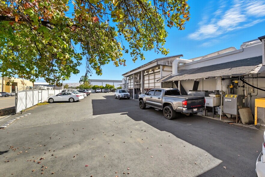 More Photos Of 1180 N 5th St, San Jose Manufacturing For Sale