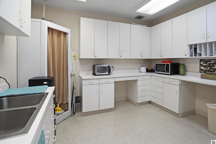 More Photos Of 145 Vine St, Benton Medical For Sale