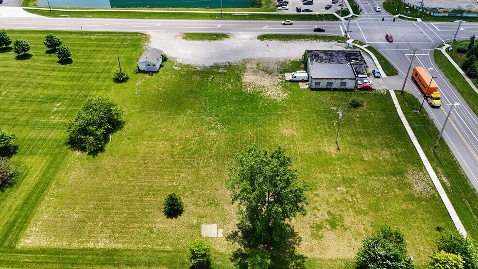 More Photos Of 2166 London Groveport Rd, Lockbourne Freestanding For Sale