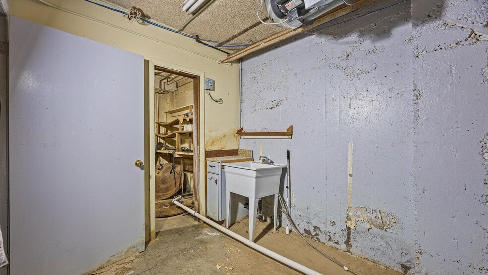 More Photos Of 461 Grand Ave, Grand Junction Freestanding For Sale