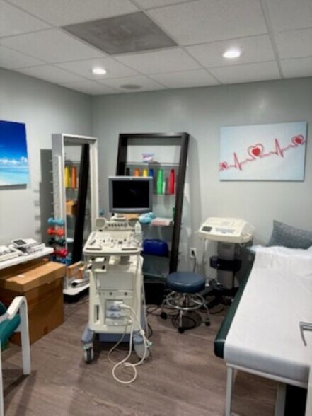More Photos Of 2221 N University Dr, Pembroke Pines Medical For Lease