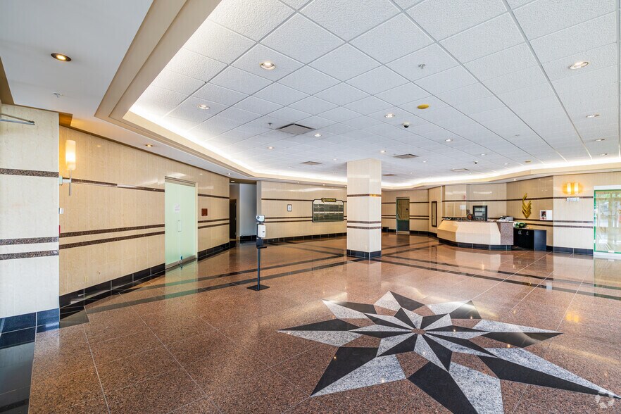 More Photos Of 255 Boul Crémazie E, Montréal Office For Lease