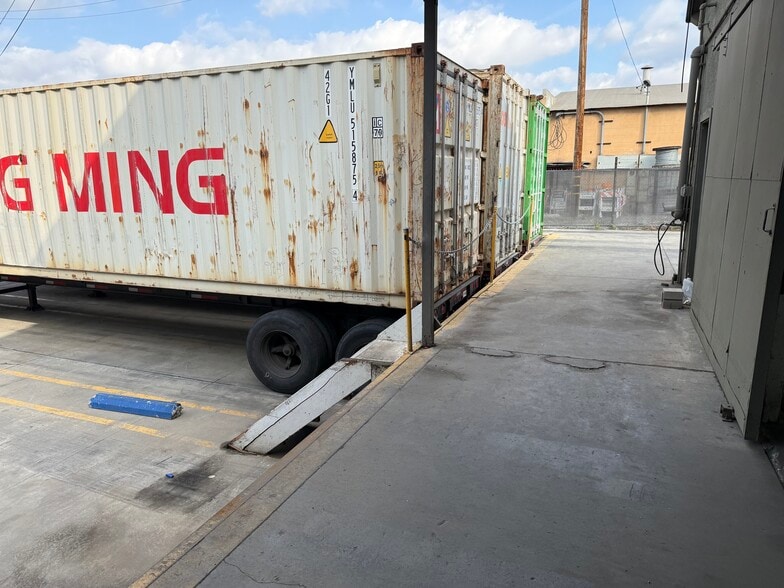 More Photos Of 2300 E Curry St, Long Beach Warehouse For Lease