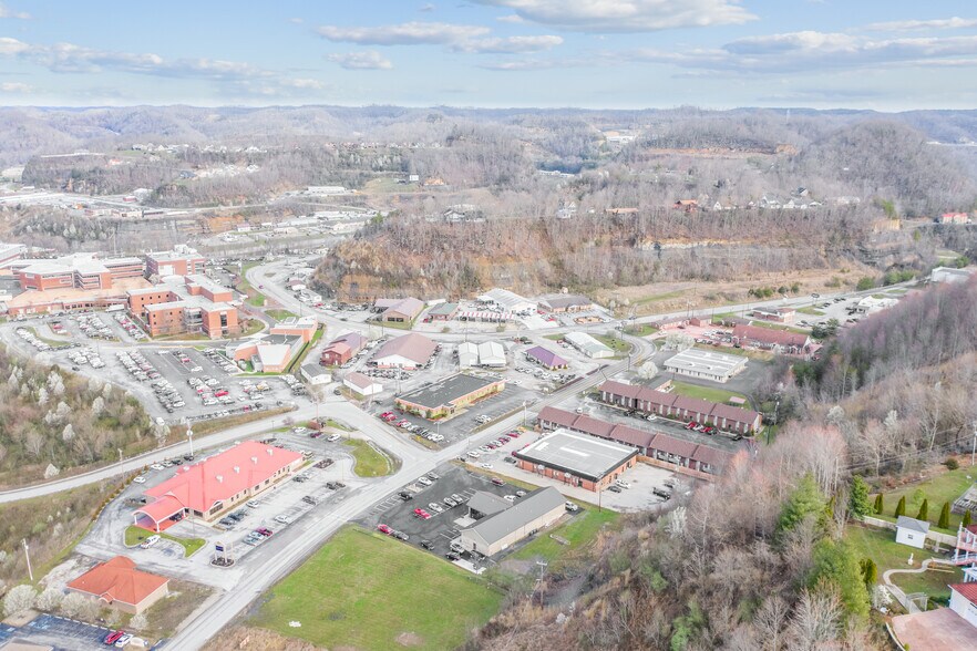 More Photos Of 182 Roy Campbell Dr, Hazard Medical For Sale