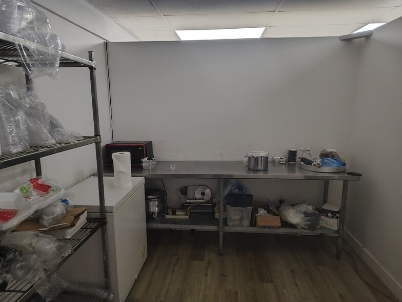 More Photos Of 808-878 East Coast Ave, Lake Worth Storefront Retail Residential For Lease