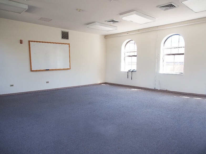 More Photos Of 329-331 S York Rd, Bensenville Daycare Center For Lease