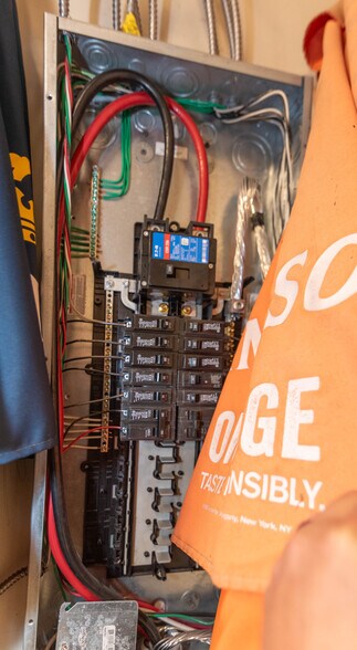 More Photos Of 2816 Old North Point Rd, Baltimore Bar For Sale