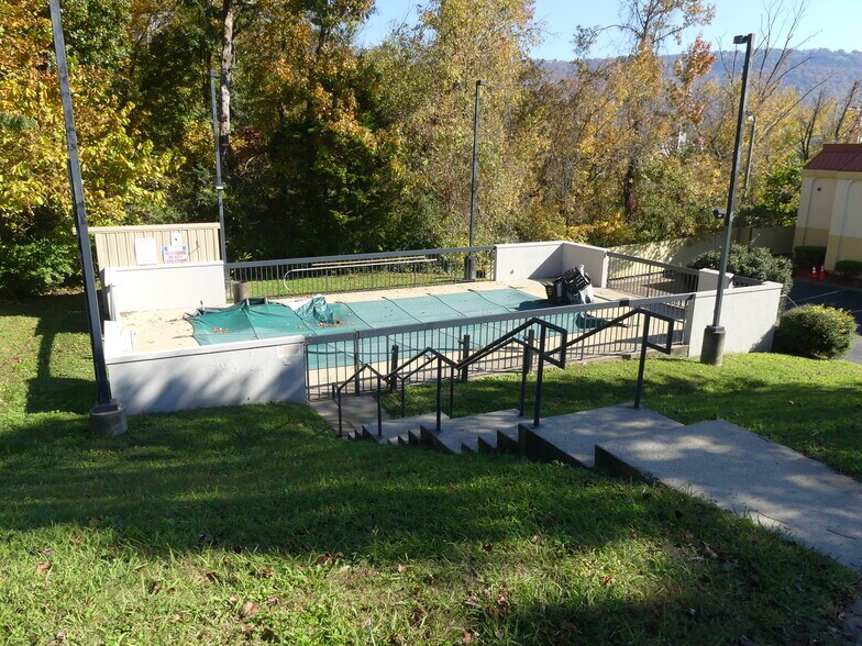 More Photos Of 3655 Cummings Hwy, Chattanooga Hotel For Sale