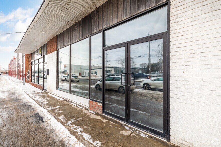 More Photos Of 299-305 Rue Lawrence, Longueuil Medical For Sale