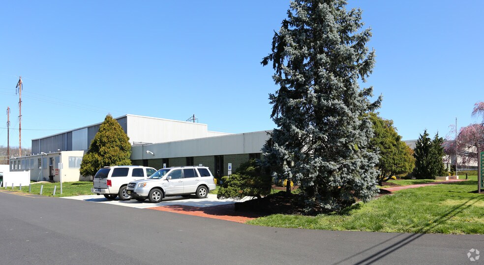 More Photos Of 550 State Rd, Bensalem Light Distribution For Lease