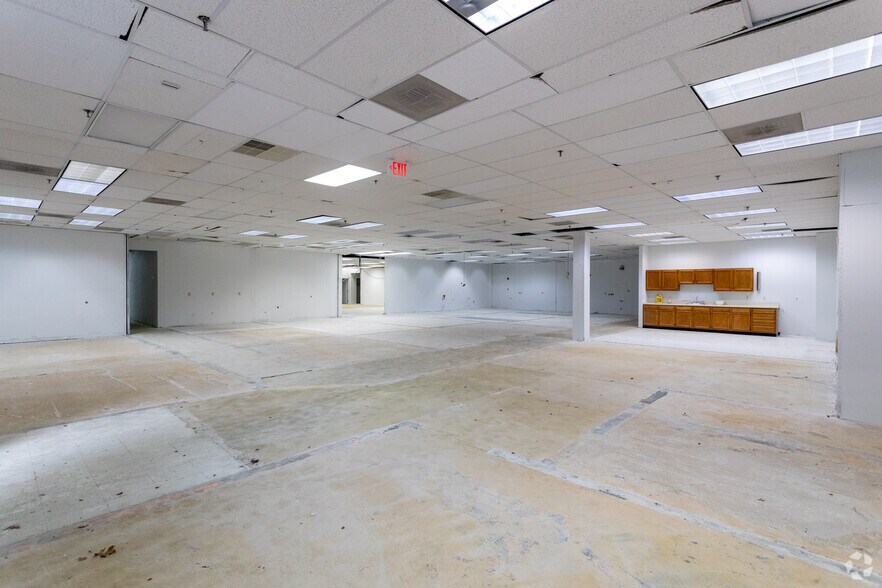 More Photos Of 6 Terri Ln, Burlington Light Distribution For Lease