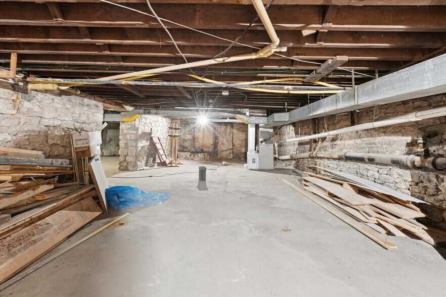 More Photos Of 1017 Washington Ave, Bay City Storefront Retail Residential For Sale