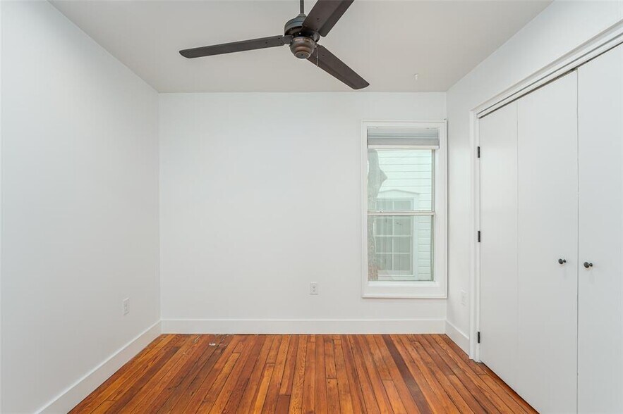 More Photos Of 1148 Northwestern Ave, Austin Specialty For Sale