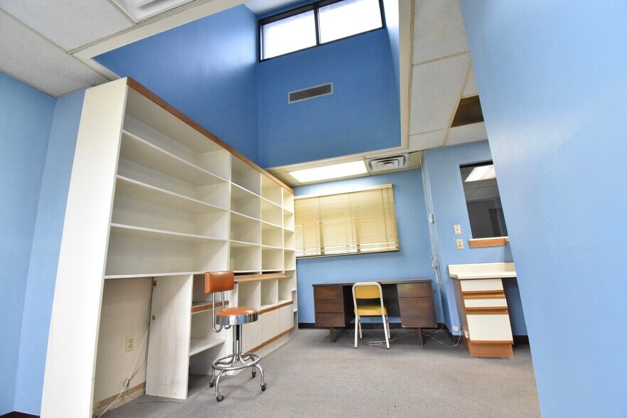 More Photos Of 810 Newman Dr, Helena Office For Sale