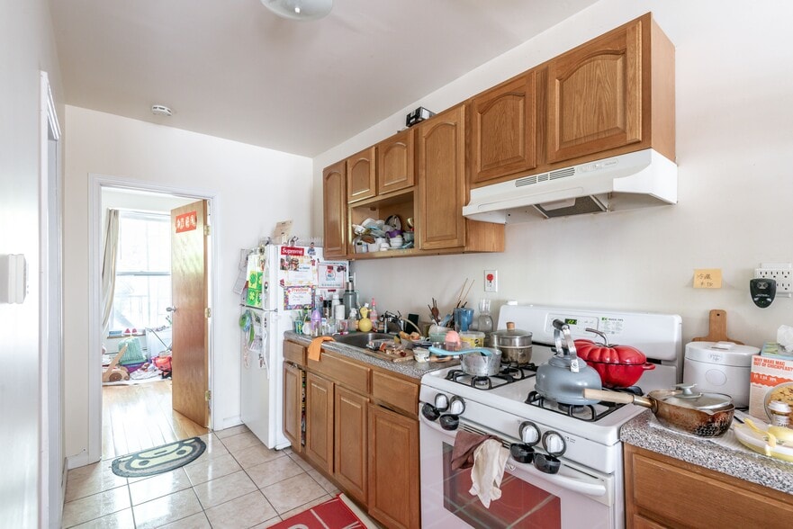 More Photos Of 489 Myrtle Ave, Brooklyn Storefront Retail Residential For Sale