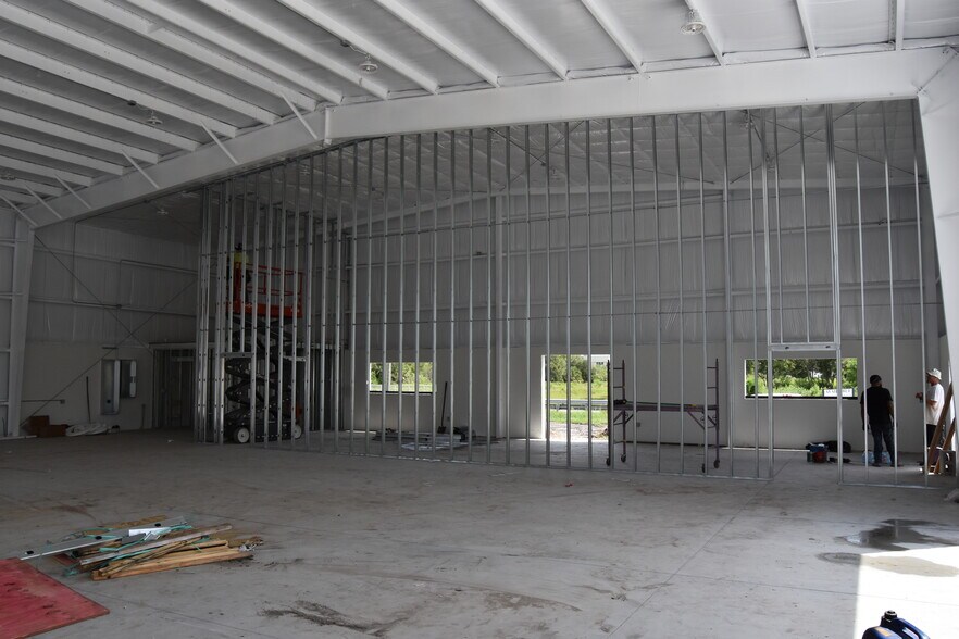 More Photos Of 7125 114th Ave, Largo Warehouse For Lease