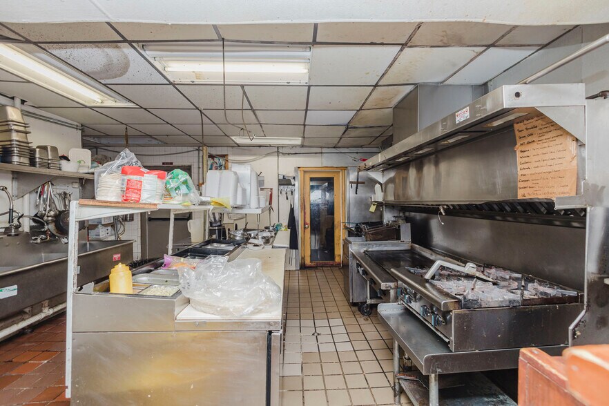 More Photos Of 503 N West St, Wichita Fast Food For Sale