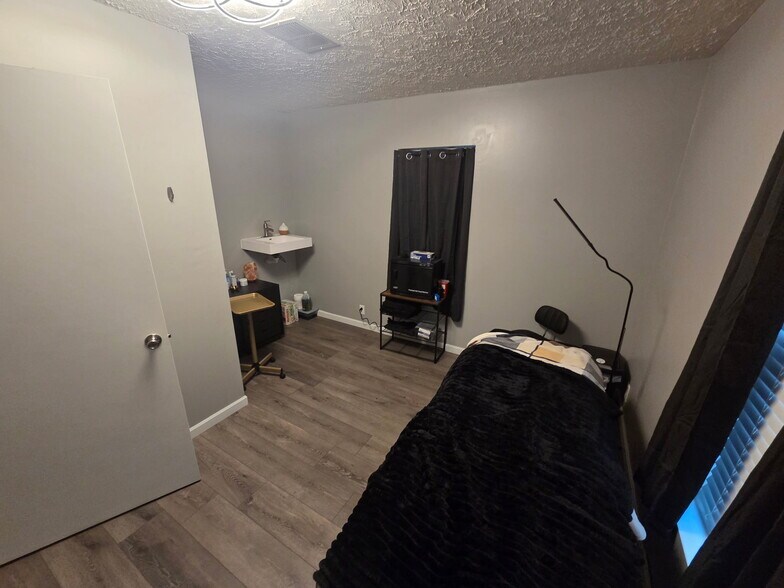 More Photos Of 402 5th St, New Haven Storefront For Sale