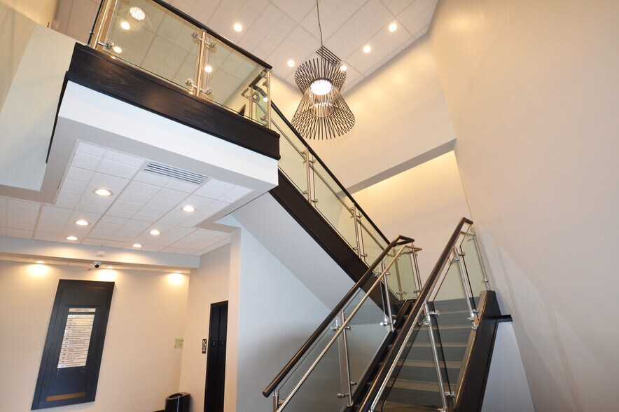 More Photos Of 5509 W Friendly Ave, Greensboro Office For Lease