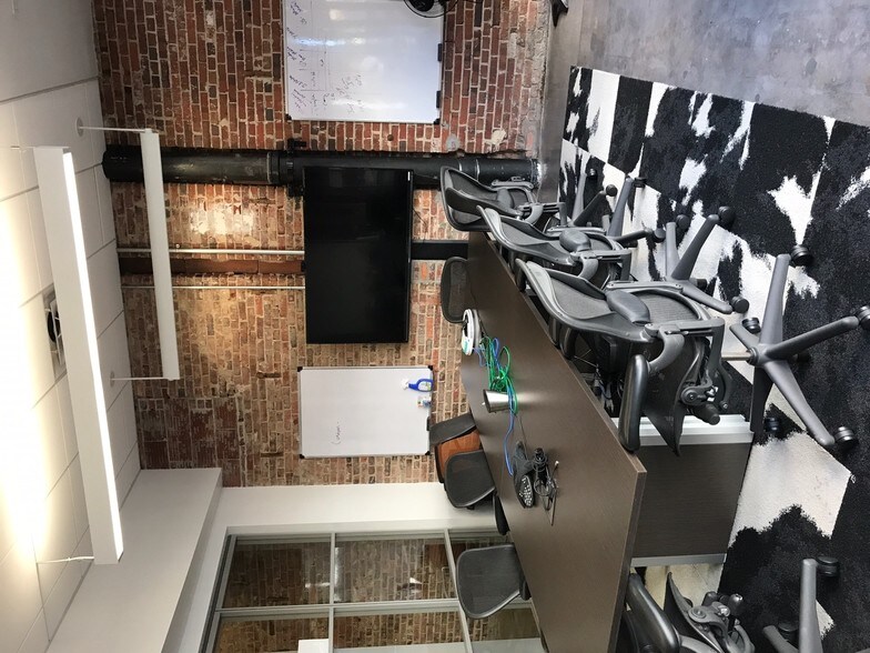 More Photos Of 1525 Hendry St, Fort Myers General Retail For Sale